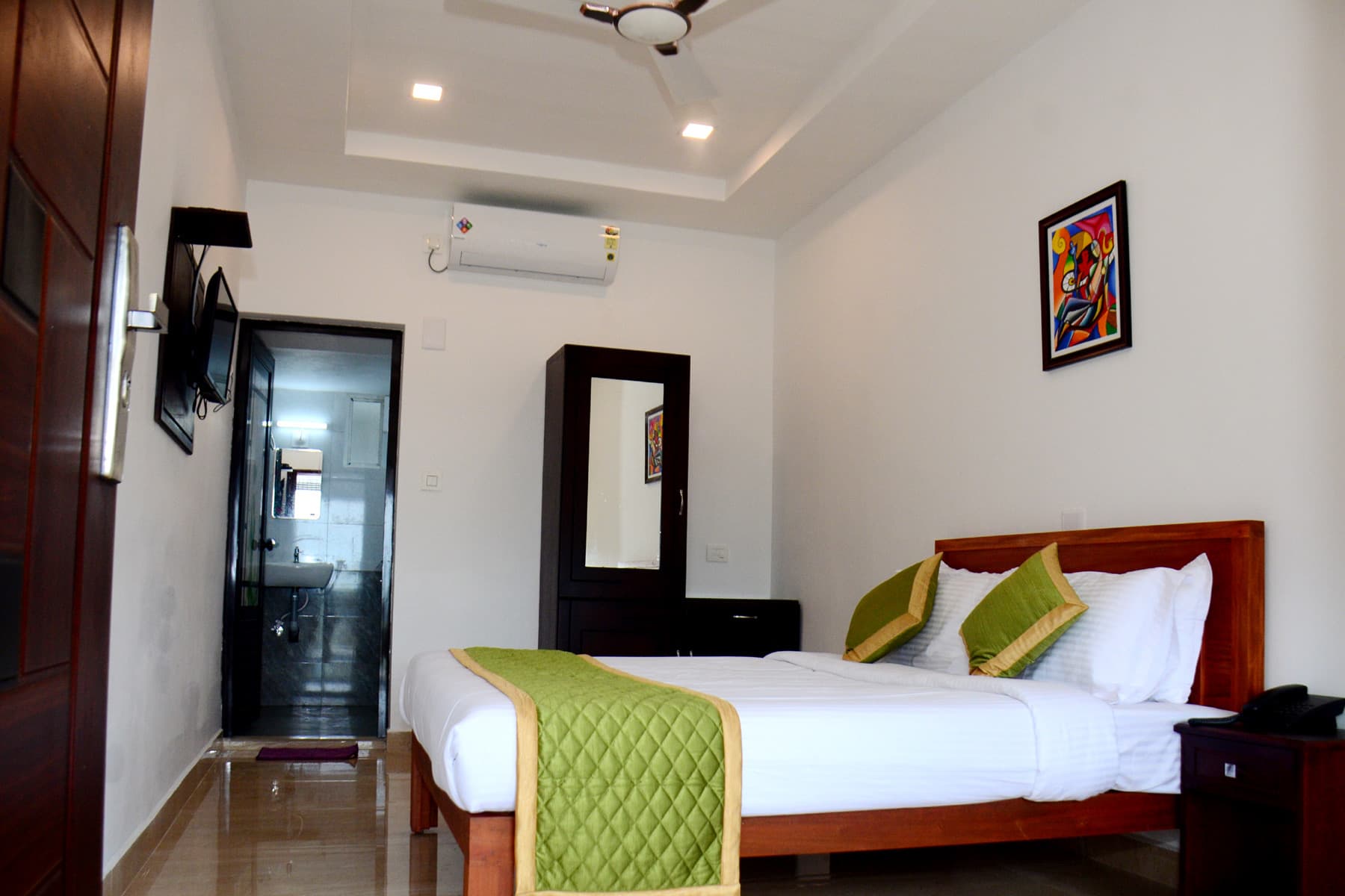 1 ROOM